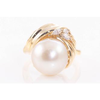 12.2mm South Sea Pearl and Diamond Ring