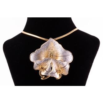 Flower Design Diamond Pendant/Brooch