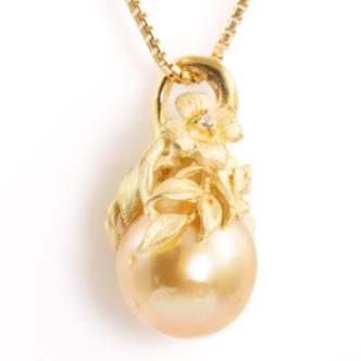 11.5mm Pearl and Diamond Pendant